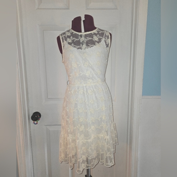 Monteau Dresses & Skirts - Monteau White Lace Ruffle Keyhole Back Mini Dress